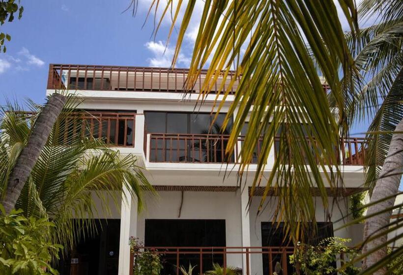 پانسیون Kudhi Boli Beach House