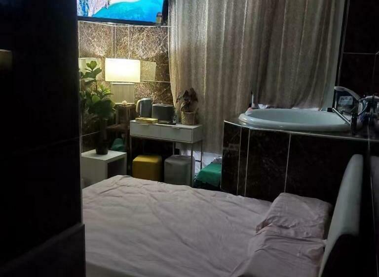 פנסיון City Unique Waterfront Townhouse