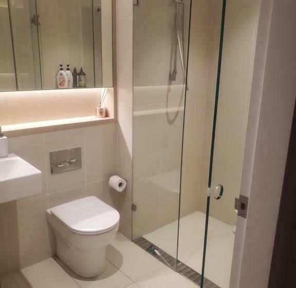 פנסיון City Unique Waterfront Townhouse