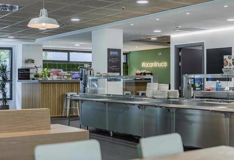 فندق صغير Micampus Santander Student Residence