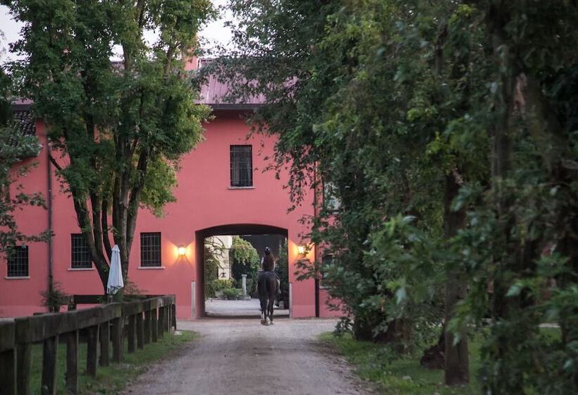 הוסטל Scuderia La Colombera