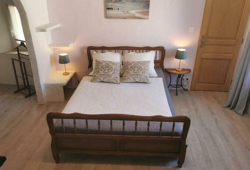 مبيت وإفطار 1832 La Rabassière