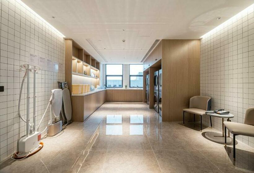 Atour Hotel Nanjing Dongshan Cars 4s Park