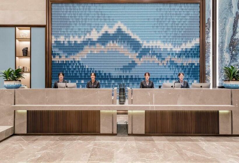 Atour Hotel Nanjing Dongshan Cars 4s Park