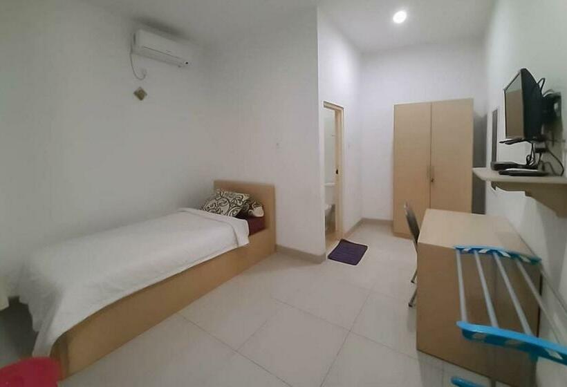 Отель Happyland Home Syariah Redpartner