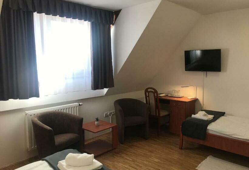 Huszárvár Hotel Kastélyszálló