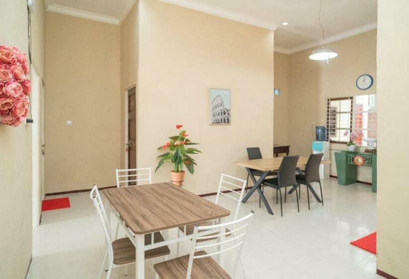 Отель Koolkost Syariah Near Jalan Ahmad Yani Banjarmasin