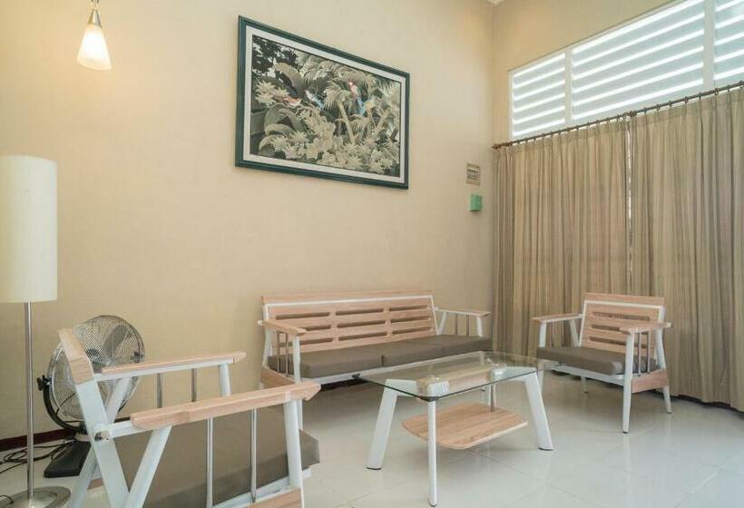 Отель Koolkost Syariah Near Jalan Ahmad Yani Banjarmasin