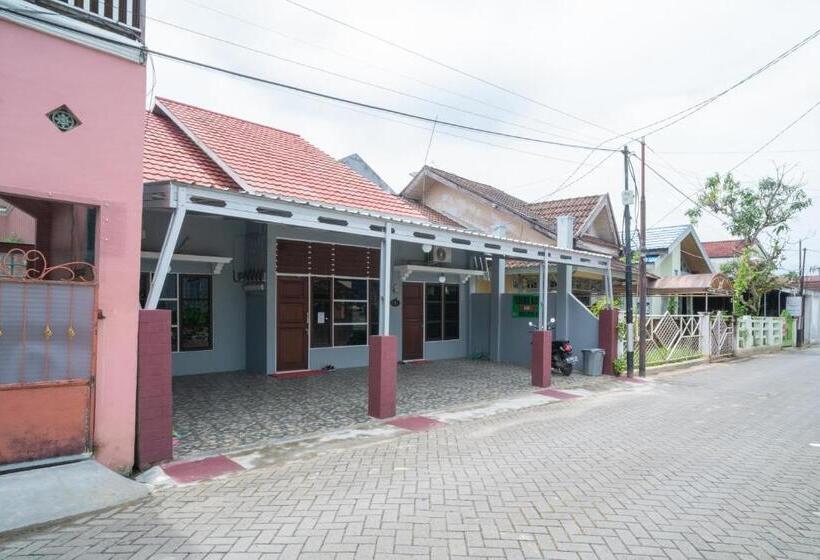 Отель Koolkost Syariah Near Jalan Ahmad Yani Banjarmasin