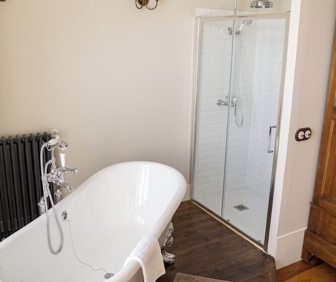 هتل La Venta De Miyares   Casa De Indianos