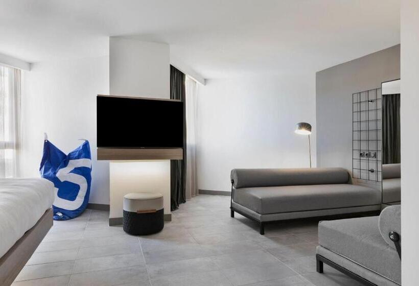 فندق Moxy La Ciotat