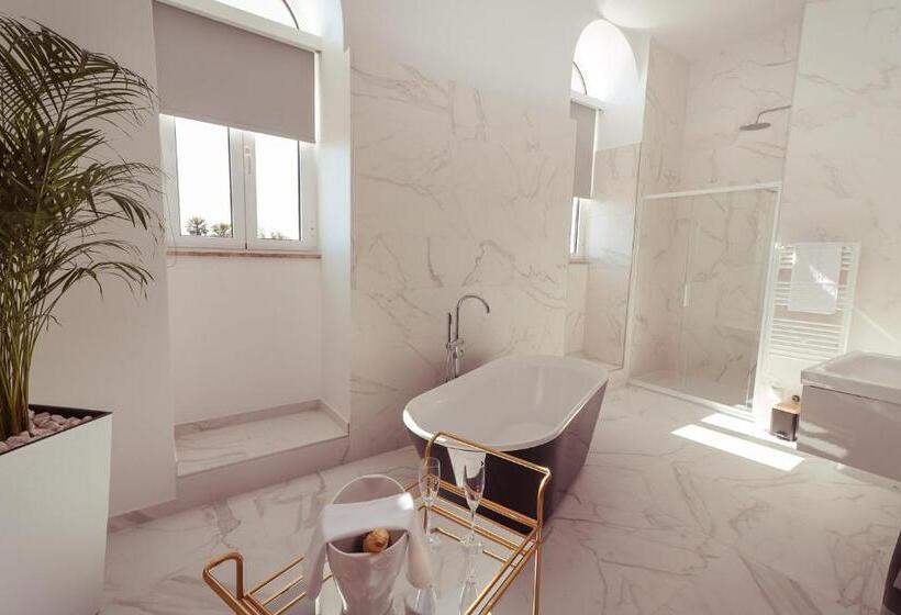 ホテル Salmanha Residence