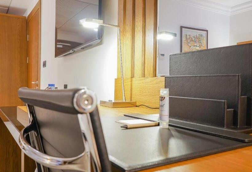 Star Land Hotel Bastos