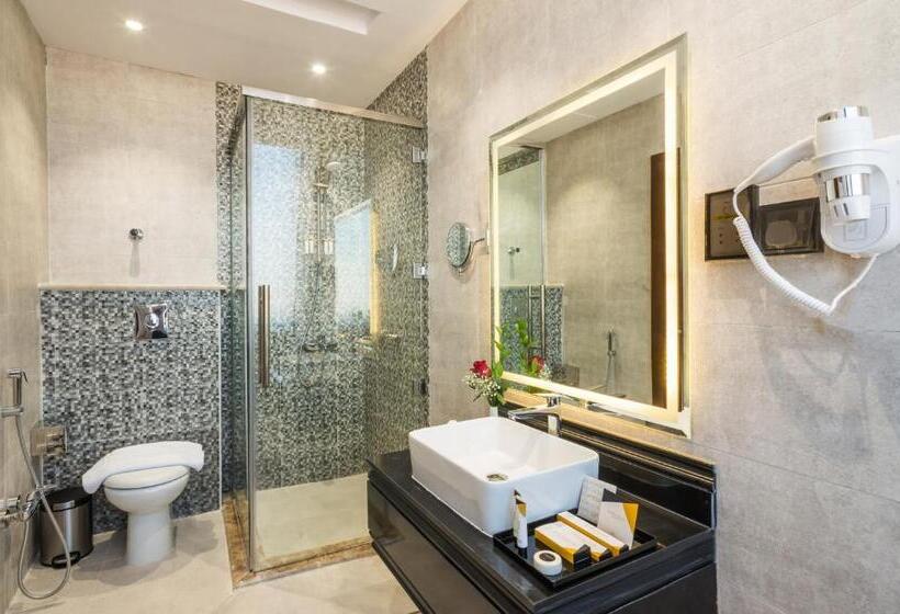 בית מלון כפרי Tulip Plaza