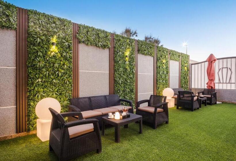 בית מלון כפרי Tulip Plaza