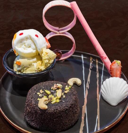 בית מלון כפרי Tulip Plaza