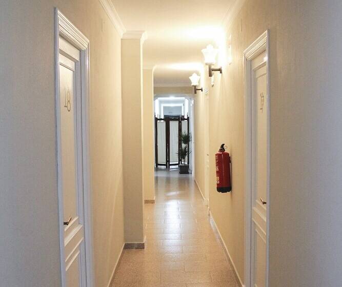 هتل Vía Sevilla   Cádiz By Ma 22 Puntos