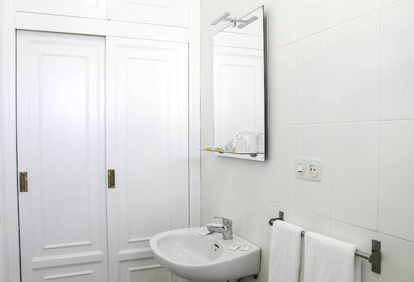 هتل Vía Sevilla   Cádiz By Ma 22 Puntos