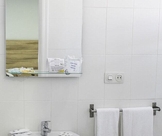 هتل Vía Sevilla   Cádiz By Ma 22 Puntos