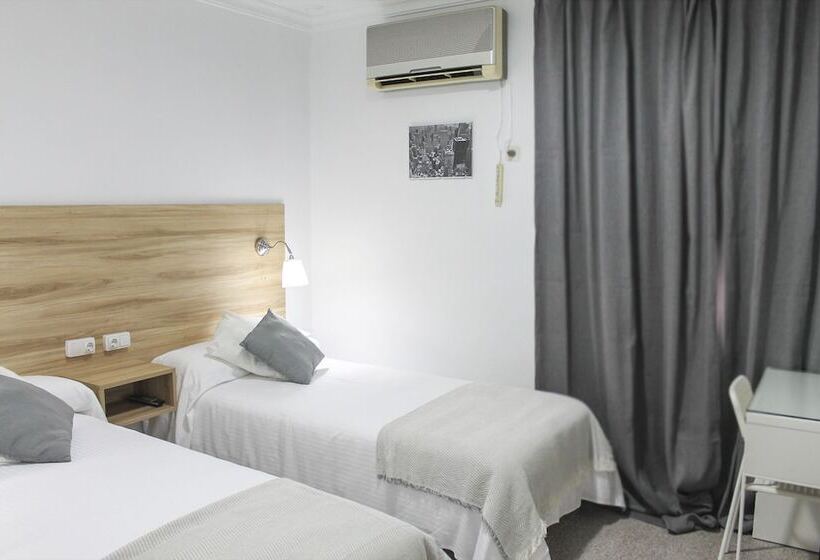 هتل Vía Sevilla   Cádiz By Ma 22 Puntos