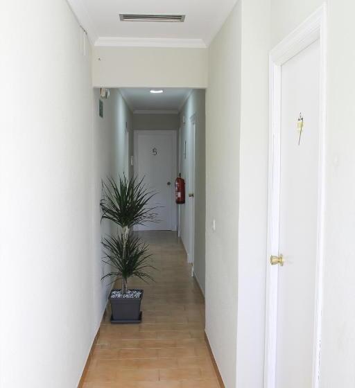 هتل Vía Sevilla   Cádiz By Ma 22 Puntos