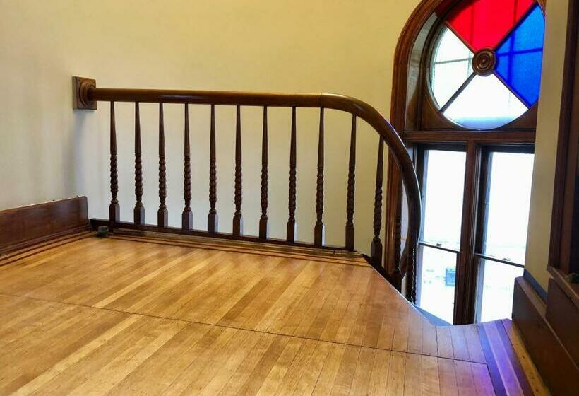 Moulin Rouge House Bed And Breakfast