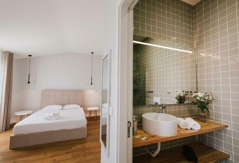 Пансион City Stone House