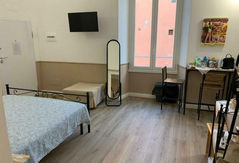 بنسيون Domus L’aurea