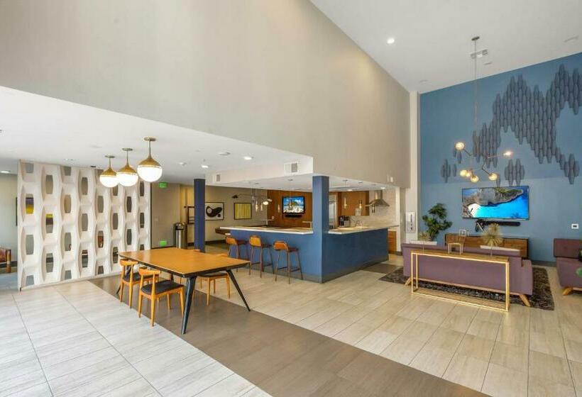 Suitesrus Apart  At Glendale