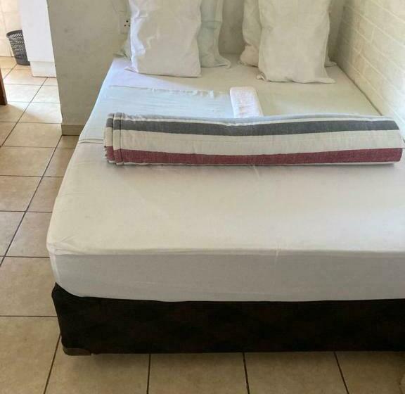פנסיון Thullyteams Guesthouse