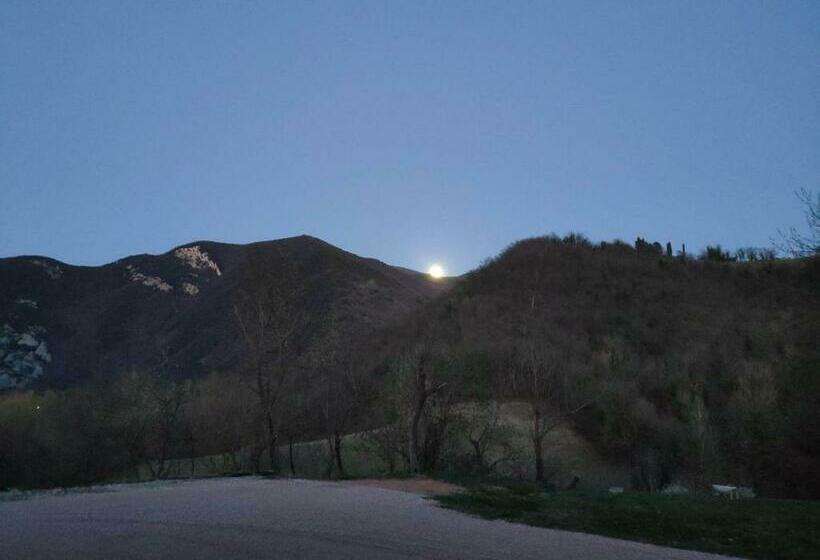 مبيت وإفطار La Corte Di Nonna Quercia