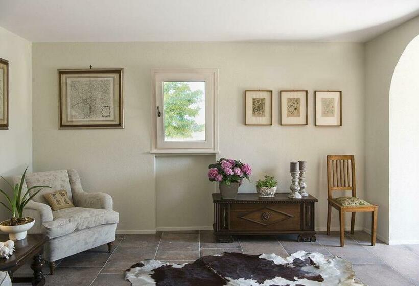 민박 Panigai House