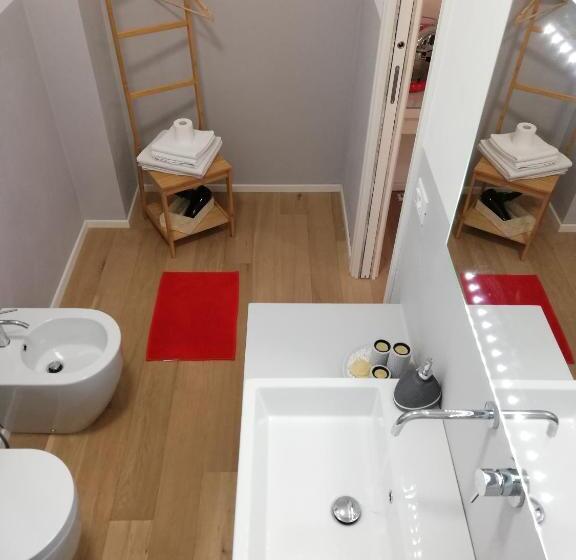 تختخواب و صبحانه Stop Over Blq