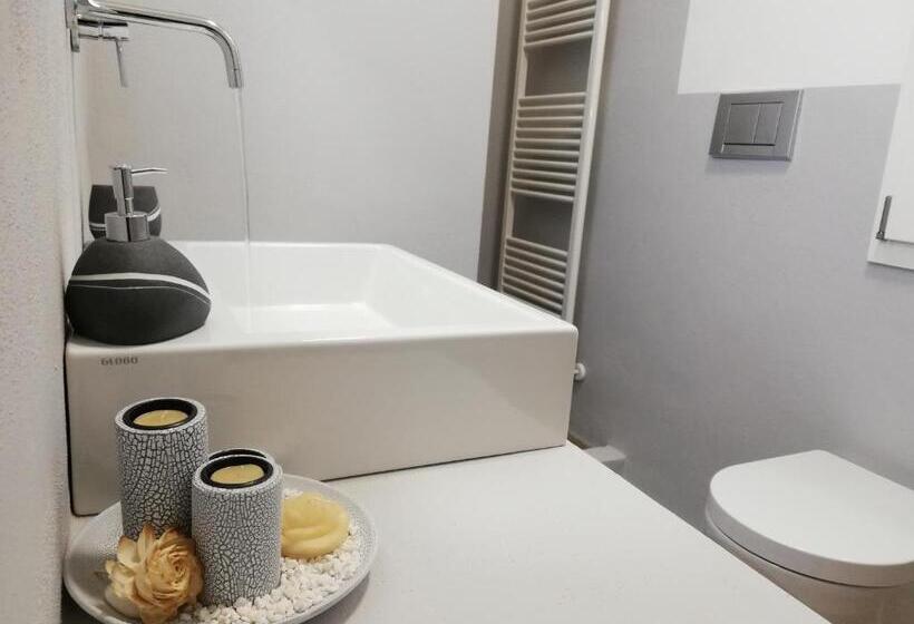 تختخواب و صبحانه Stop Over Blq