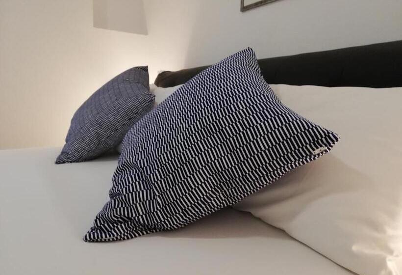 تختخواب و صبحانه Stop Over Blq