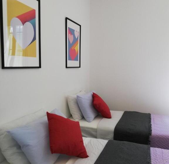 تختخواب و صبحانه Stop Over Blq