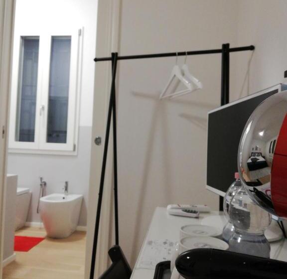 تختخواب و صبحانه Stop Over Blq