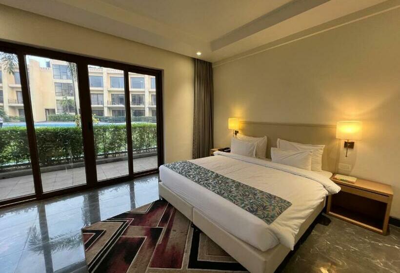 Отель Parklane Resort