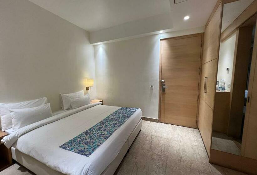 Отель Parklane Resort