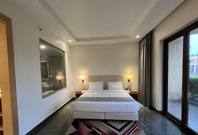 Отель Parklane Resort