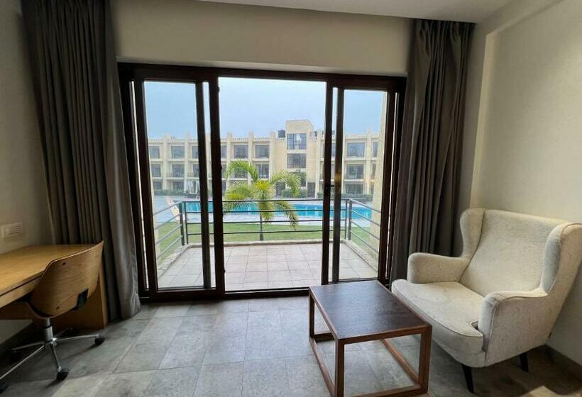 Отель Parklane Resort