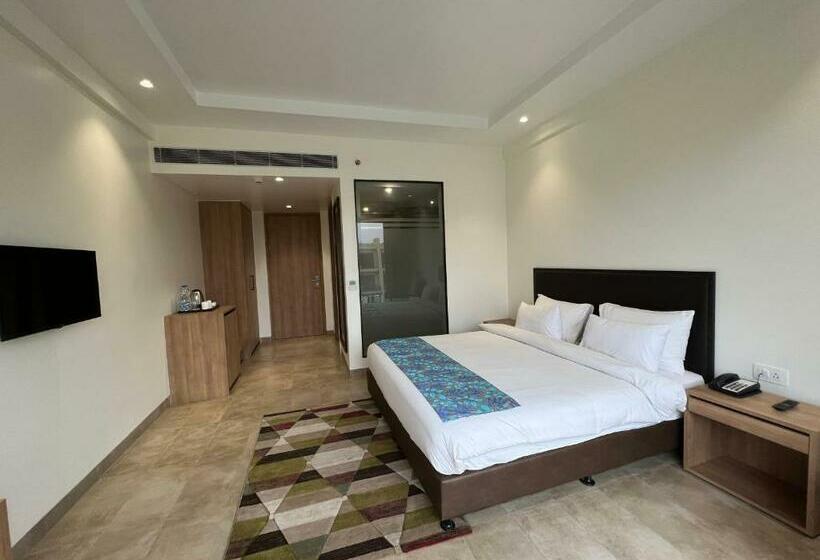 Отель Parklane Resort