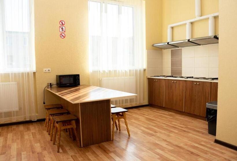 Monada Hotel & Hostel