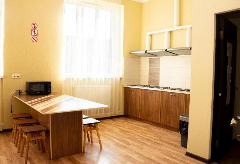 Monada Hotel & Hostel