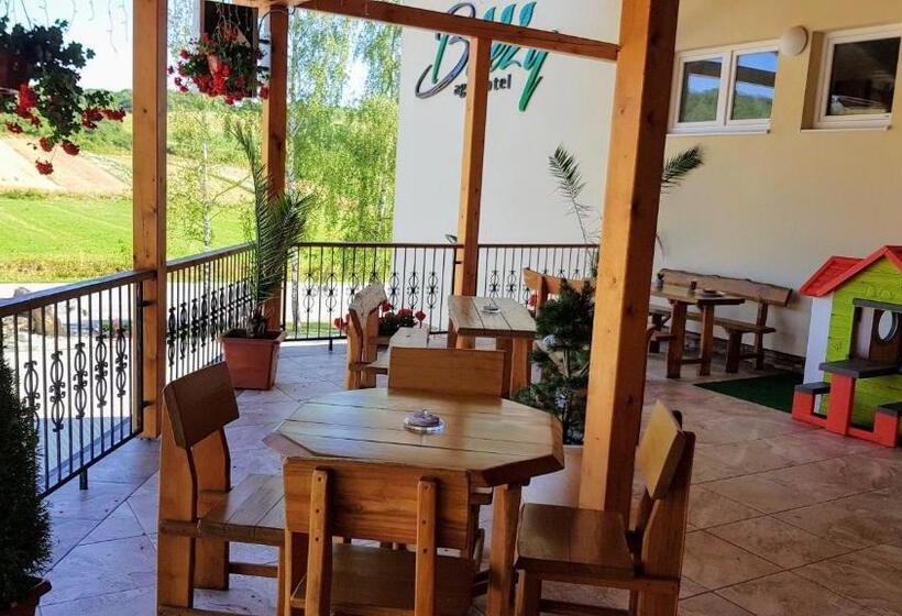 פנסיון Agrohotel Tri Brezy