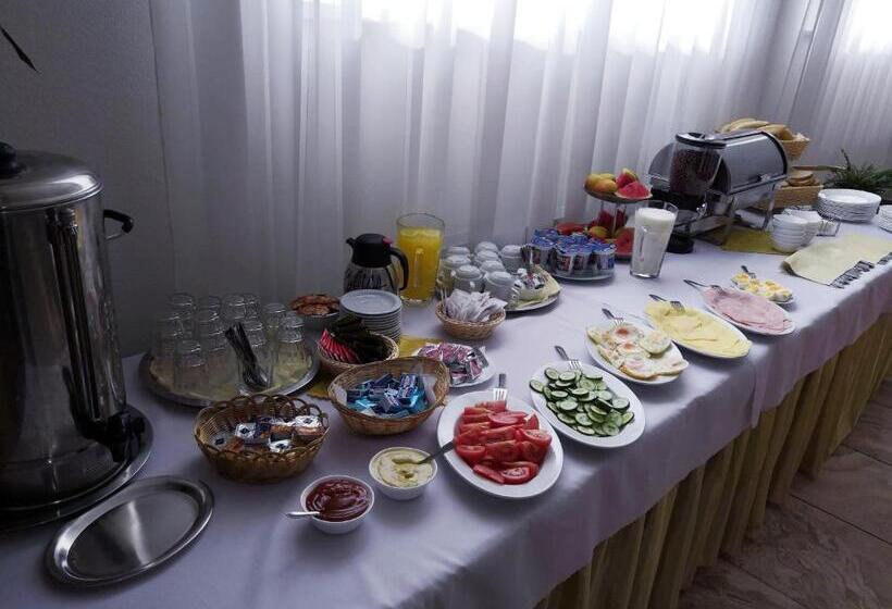 פנסיון Agrohotel Tri Brezy