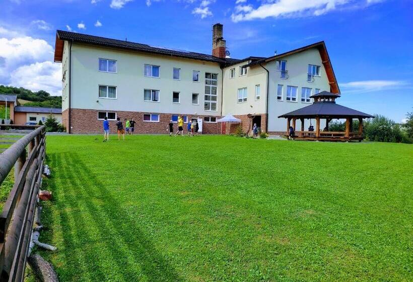 פנסיון Agrohotel Tri Brezy