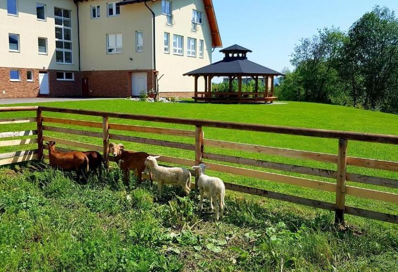 פנסיון Agrohotel Tri Brezy