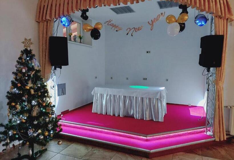 פנסיון Agrohotel Tri Brezy