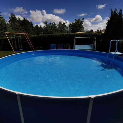 ペンション önálló, Klimatizált, Medencés Nyaraló A Balatonnál!